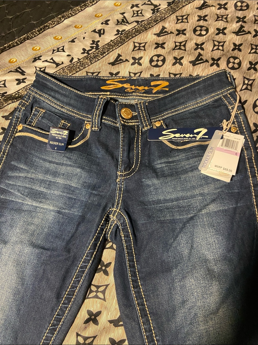 Seven7 Women's Skinny Jeans - Dark Indigo with Contrast Stitching size 6